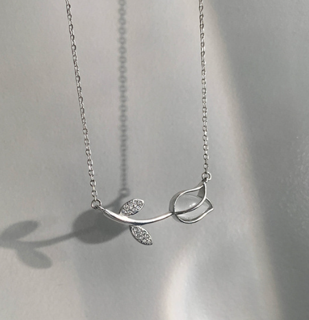 Tulip Pendant Necklace